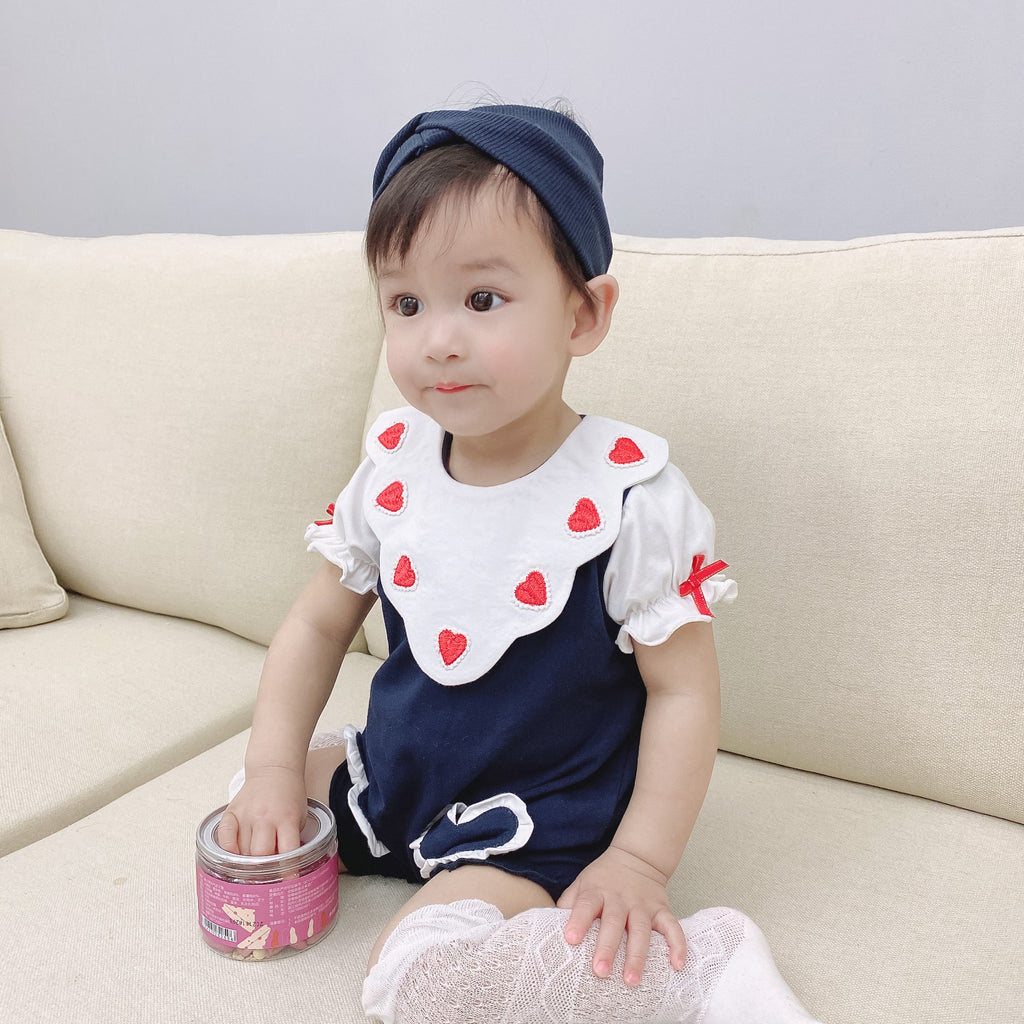 Short sleeved heart-shaped baby jumpsuit