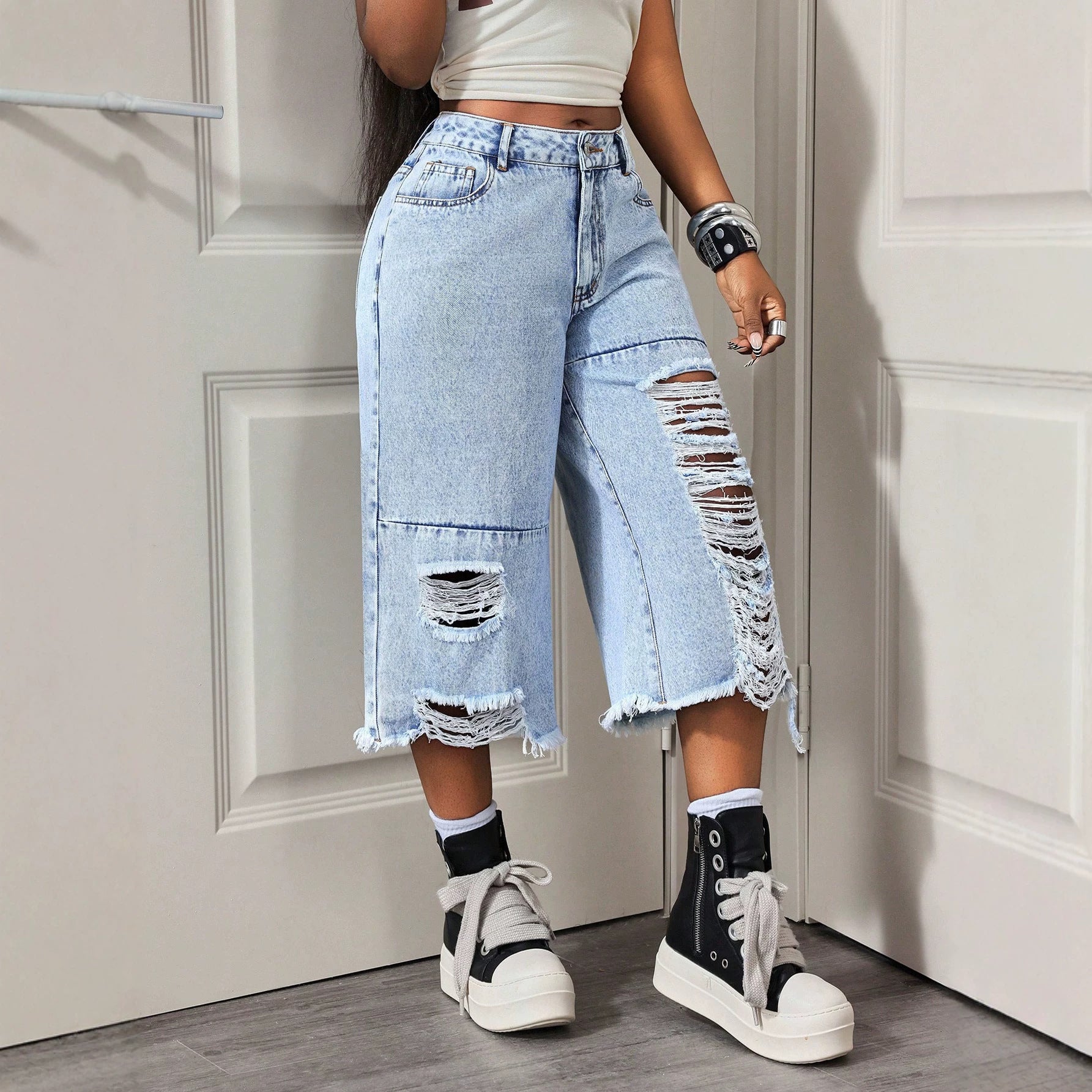 Loose ripped jeans