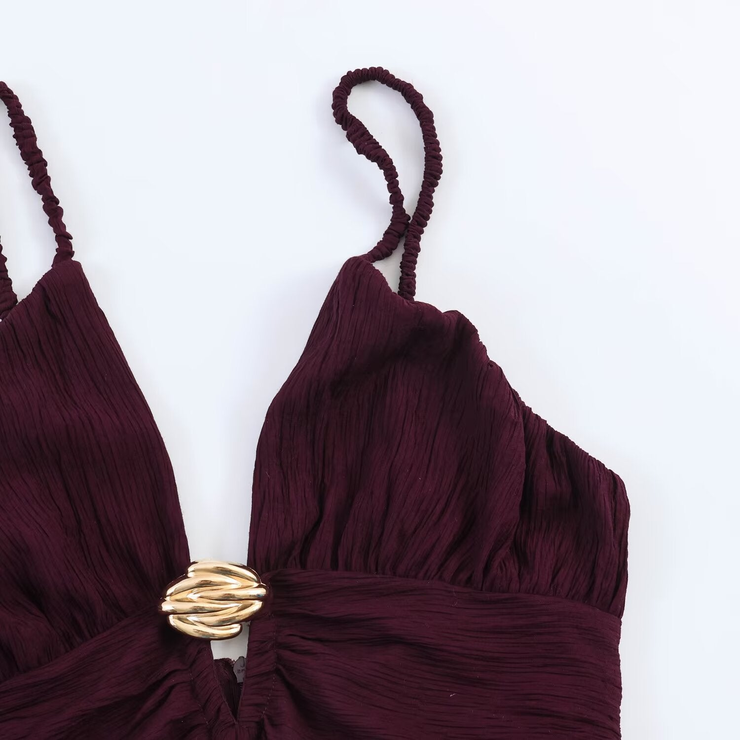 Backless accessory-decorated midi dress