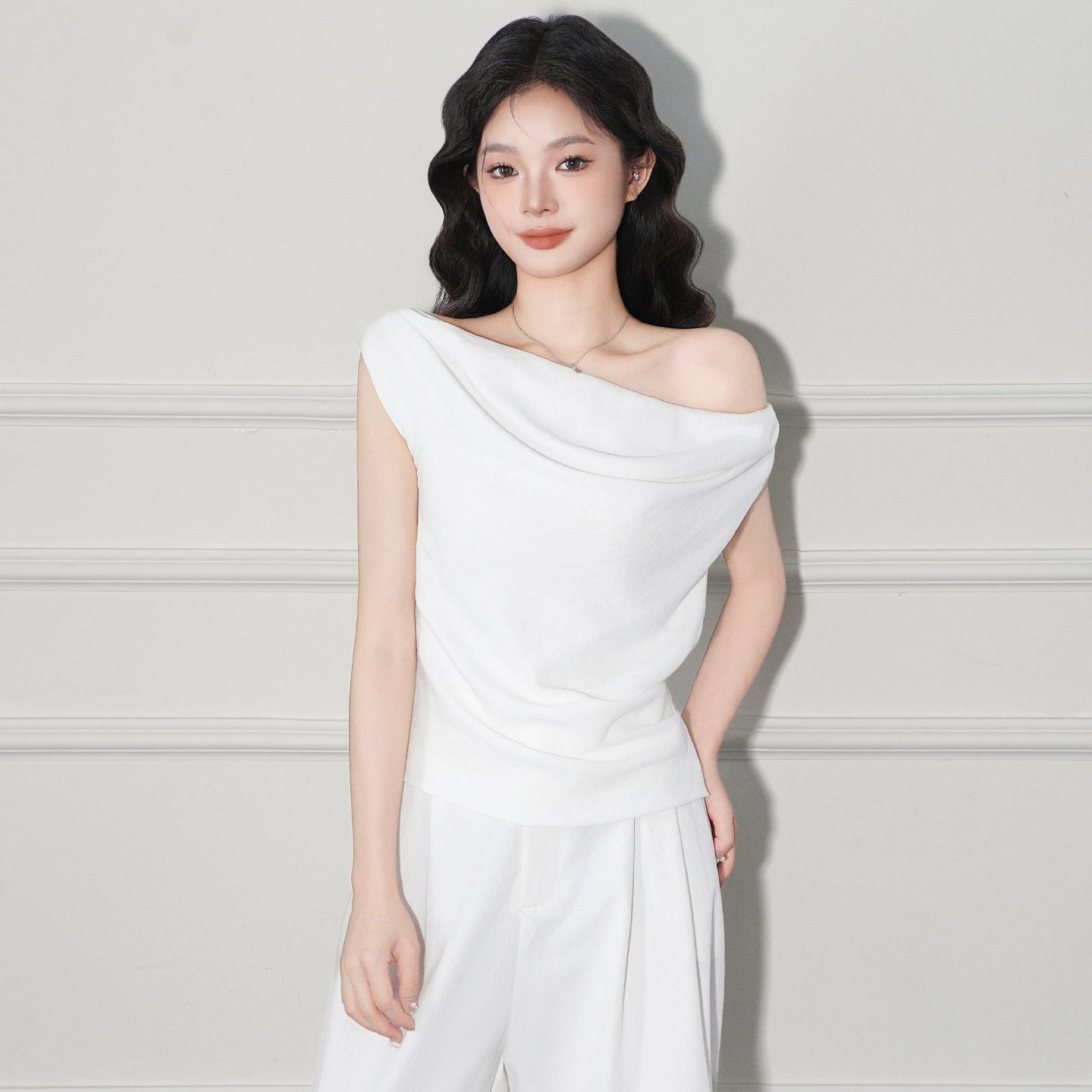 Pure Desire One-Shoulder Sleeveless T-Shirt for Women, Slim-Fitting and Flattering Top