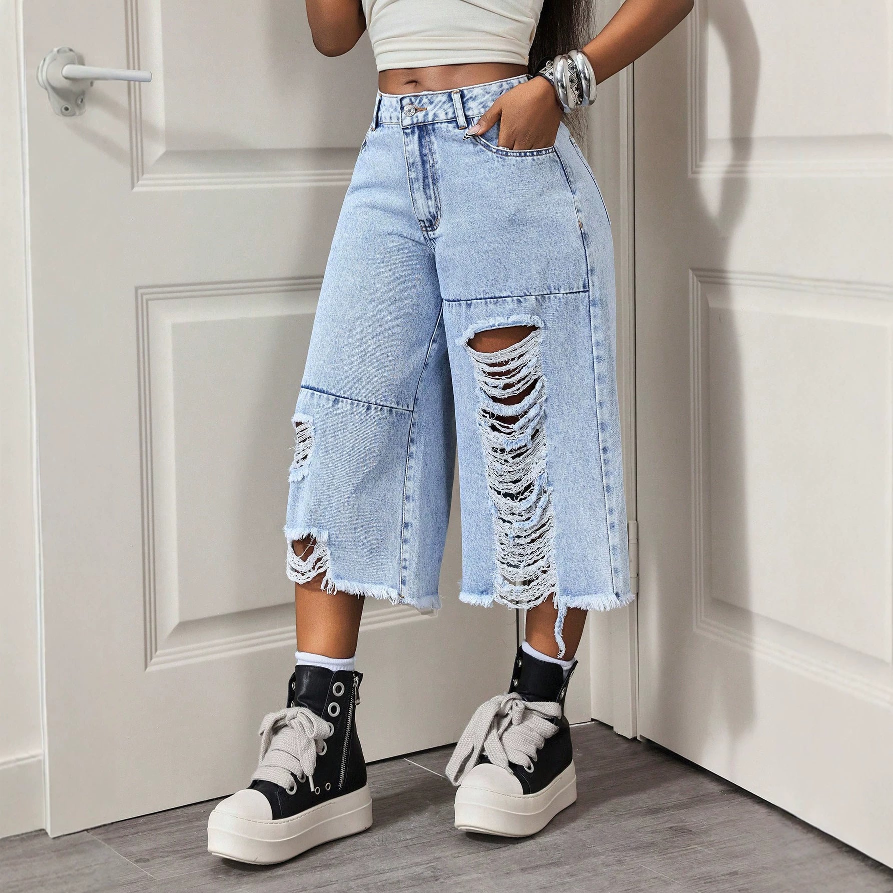Loose ripped jeans