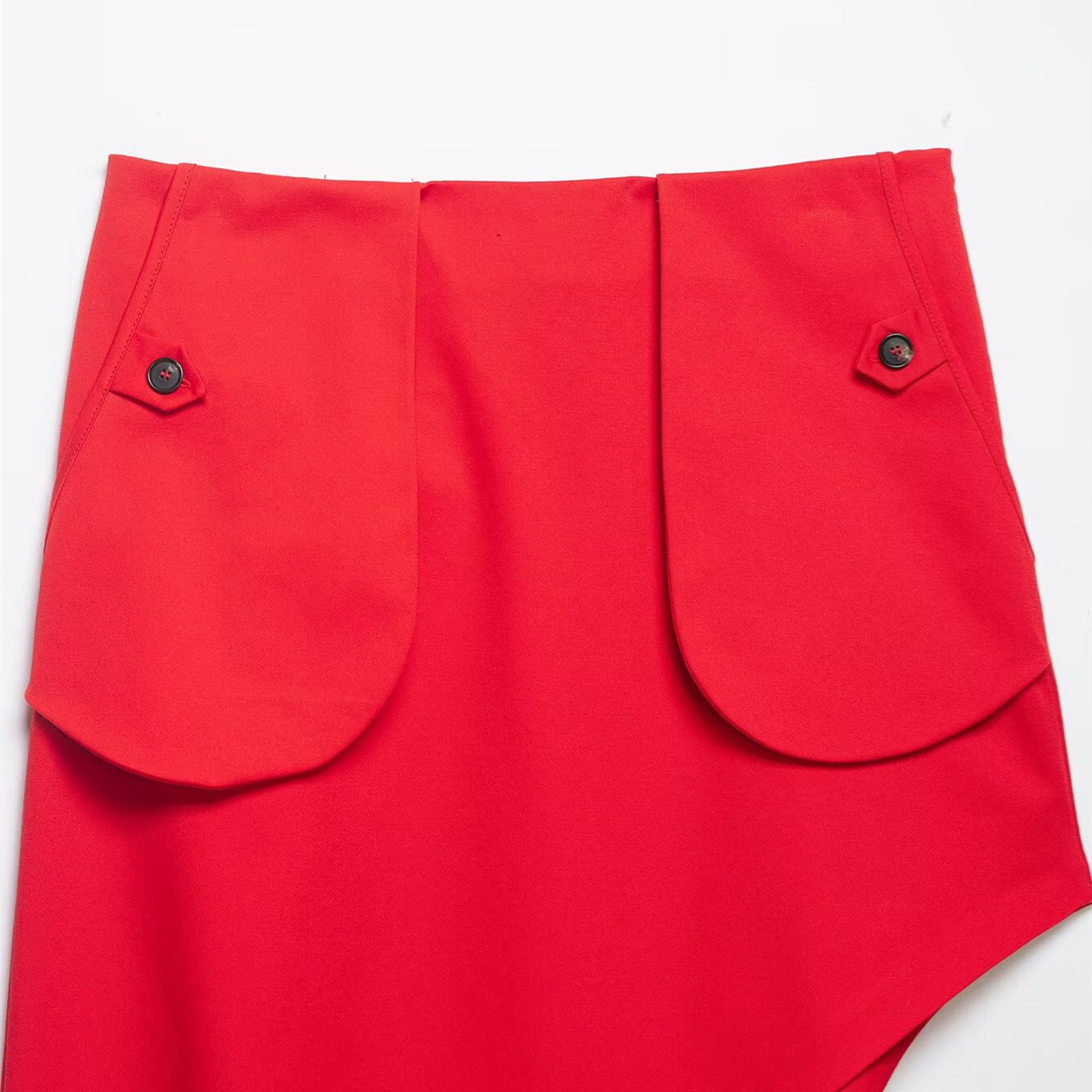 Asymmetric pocket decoration skirt on the street