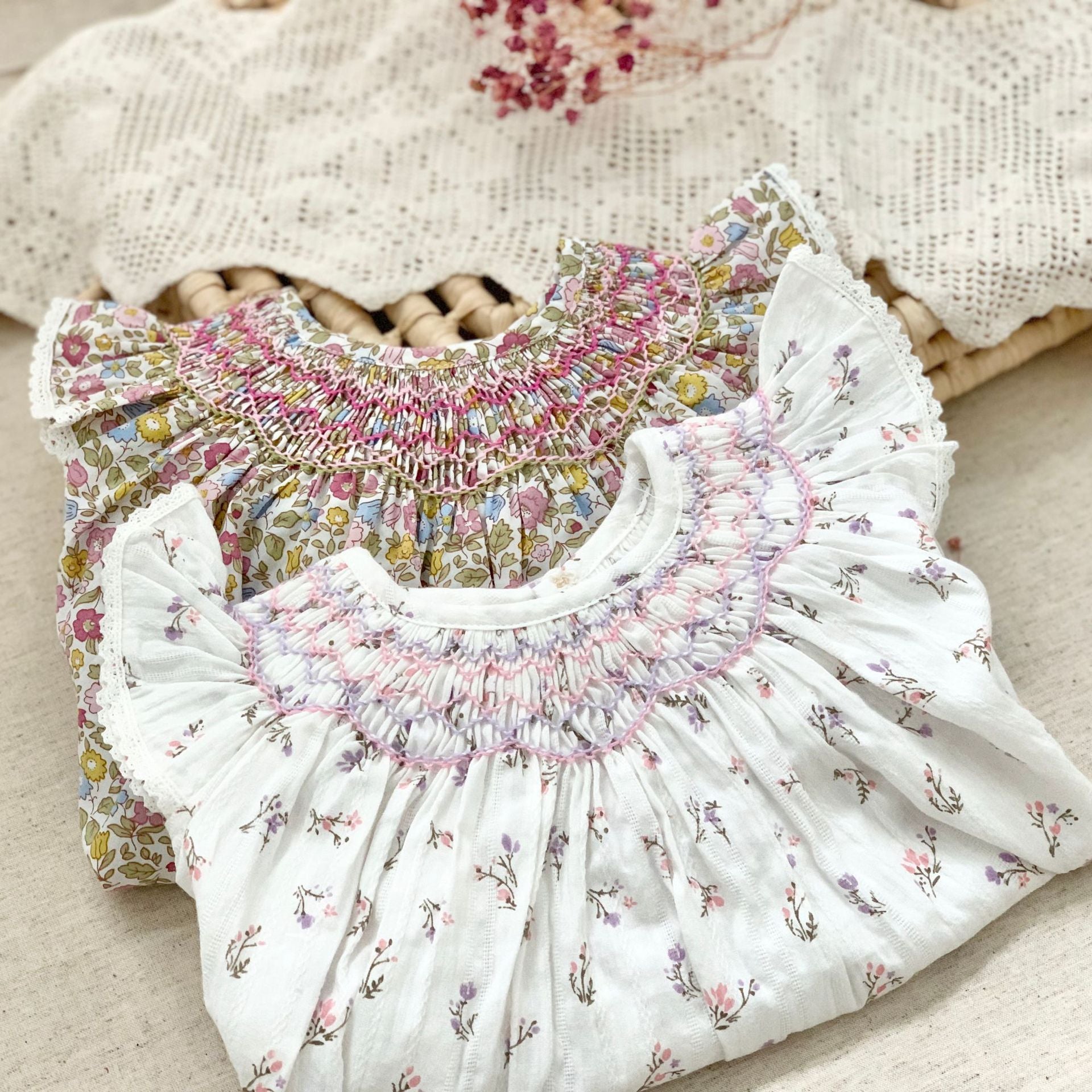 Lace ruffled girls' sleeveless dress