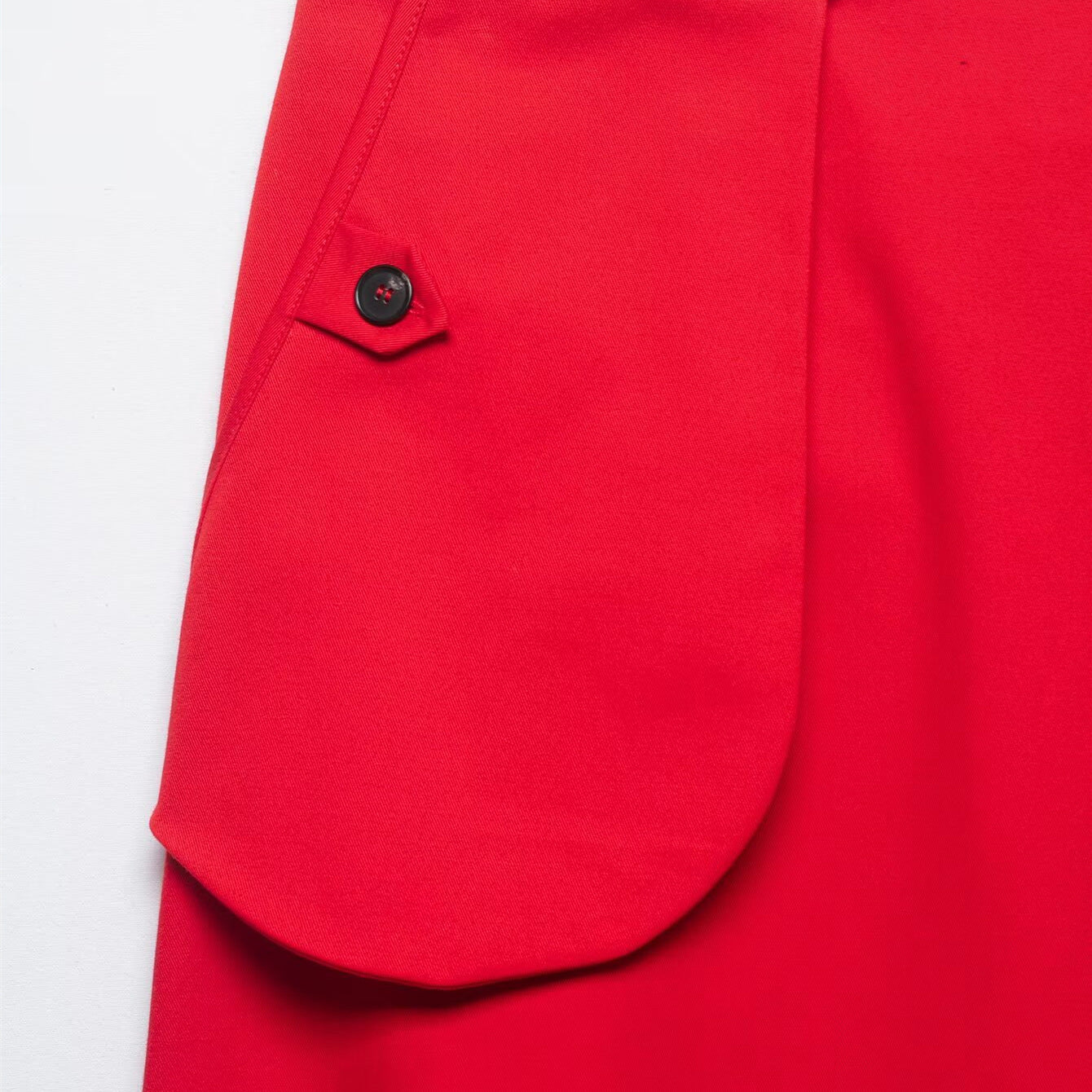 Asymmetric pocket decoration skirt on the street
