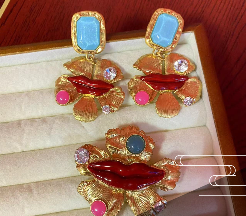 Exaggerated dynamic simple niche design earrings Diamond-studded light luxury elegant flower earrings