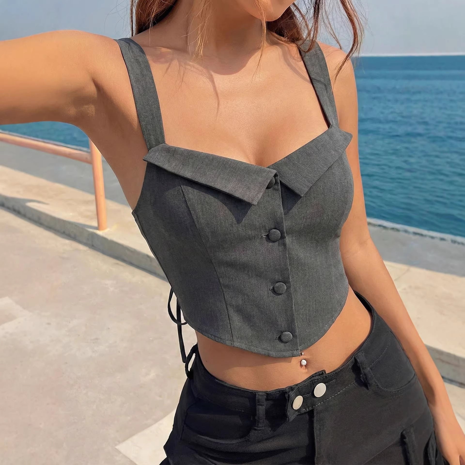 Slim fit sleeveless top
