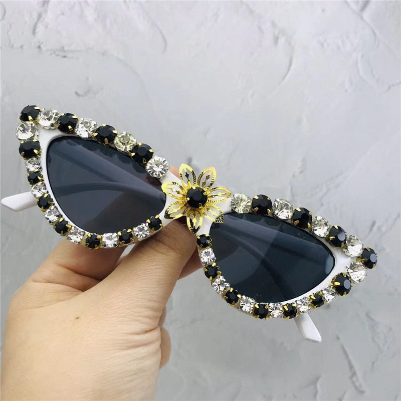 Diamond Sunglasses For Women Luxury Brand Cat Eye Crystal Flower Sun Glasses Black Vintage Rhinestone Glasses