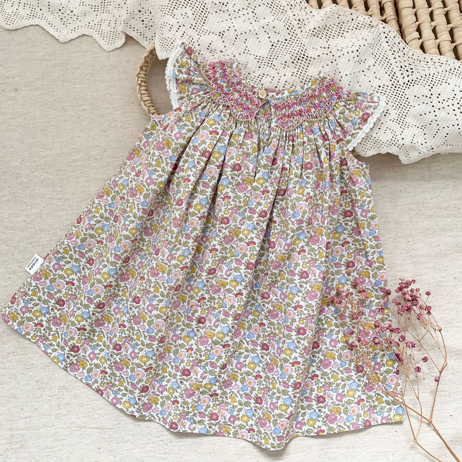 Lace ruffled girls' sleeveless dress