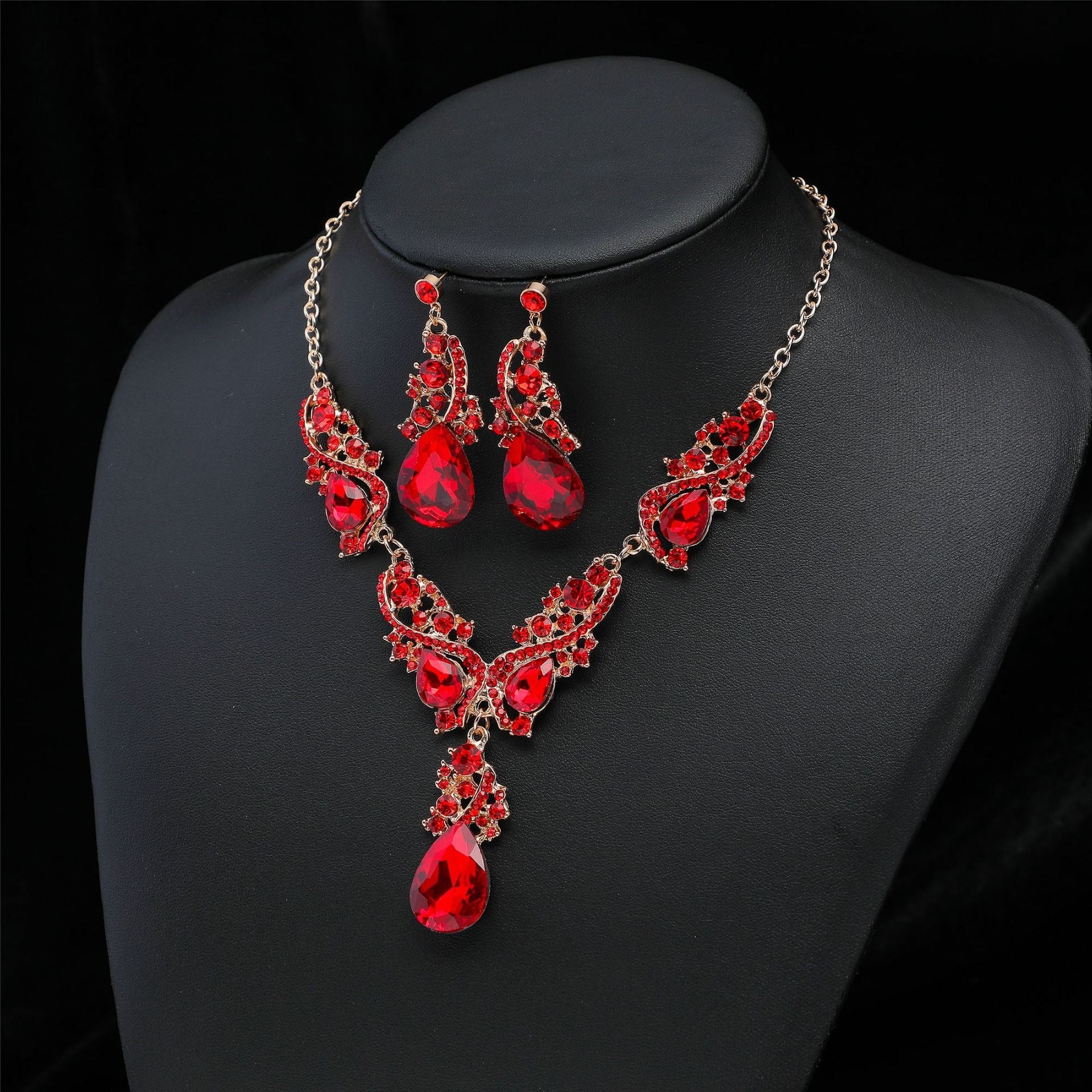New Exaggerated Style Necklace Earrings Two Piece Set Vintage Alloy Electroplating