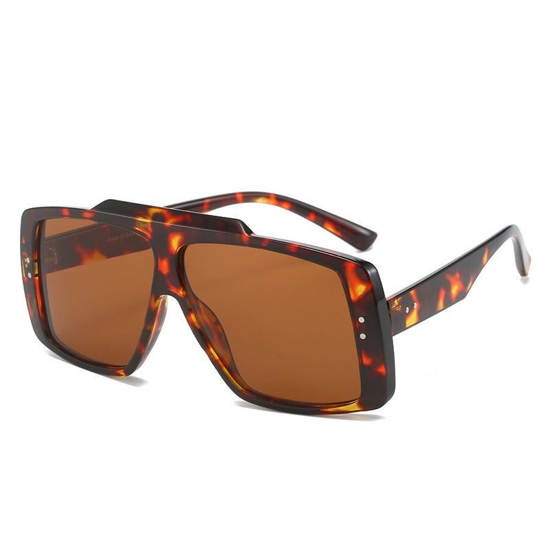 Large frame sunglasses, personalized rectangular lampshade glasses, fashionable street photos, rivet sunglasses
