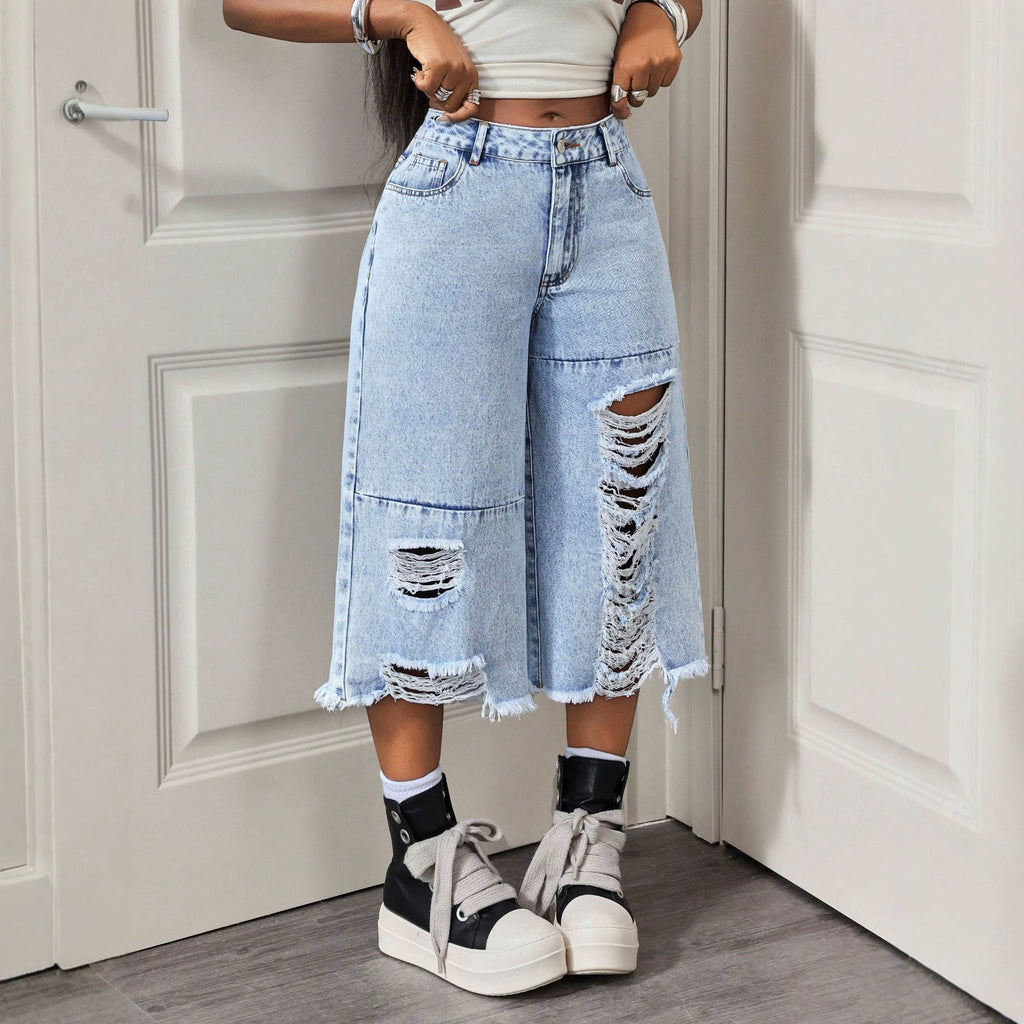 Loose ripped jeans