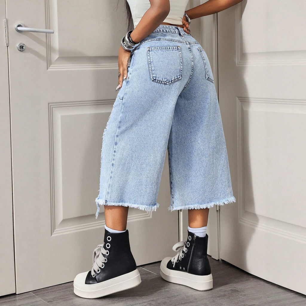 Loose ripped jeans