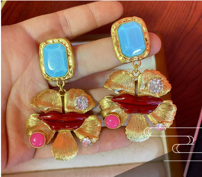 Exaggerated dynamic simple niche design earrings Diamond-studded light luxury elegant flower earrings