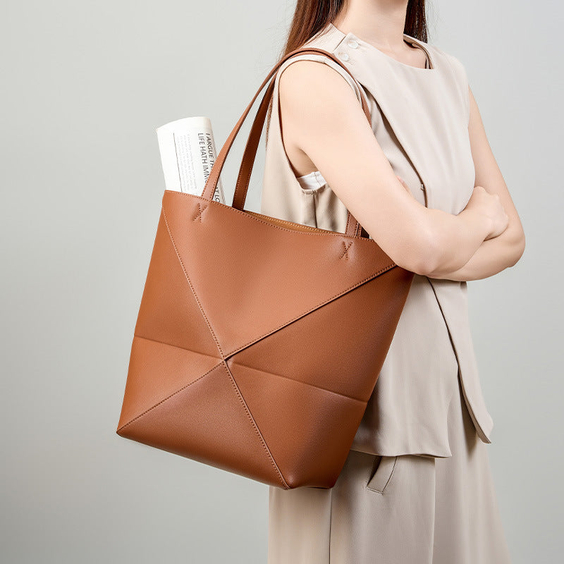 Large capacity single shoulder geometric splicing folding bucket bag