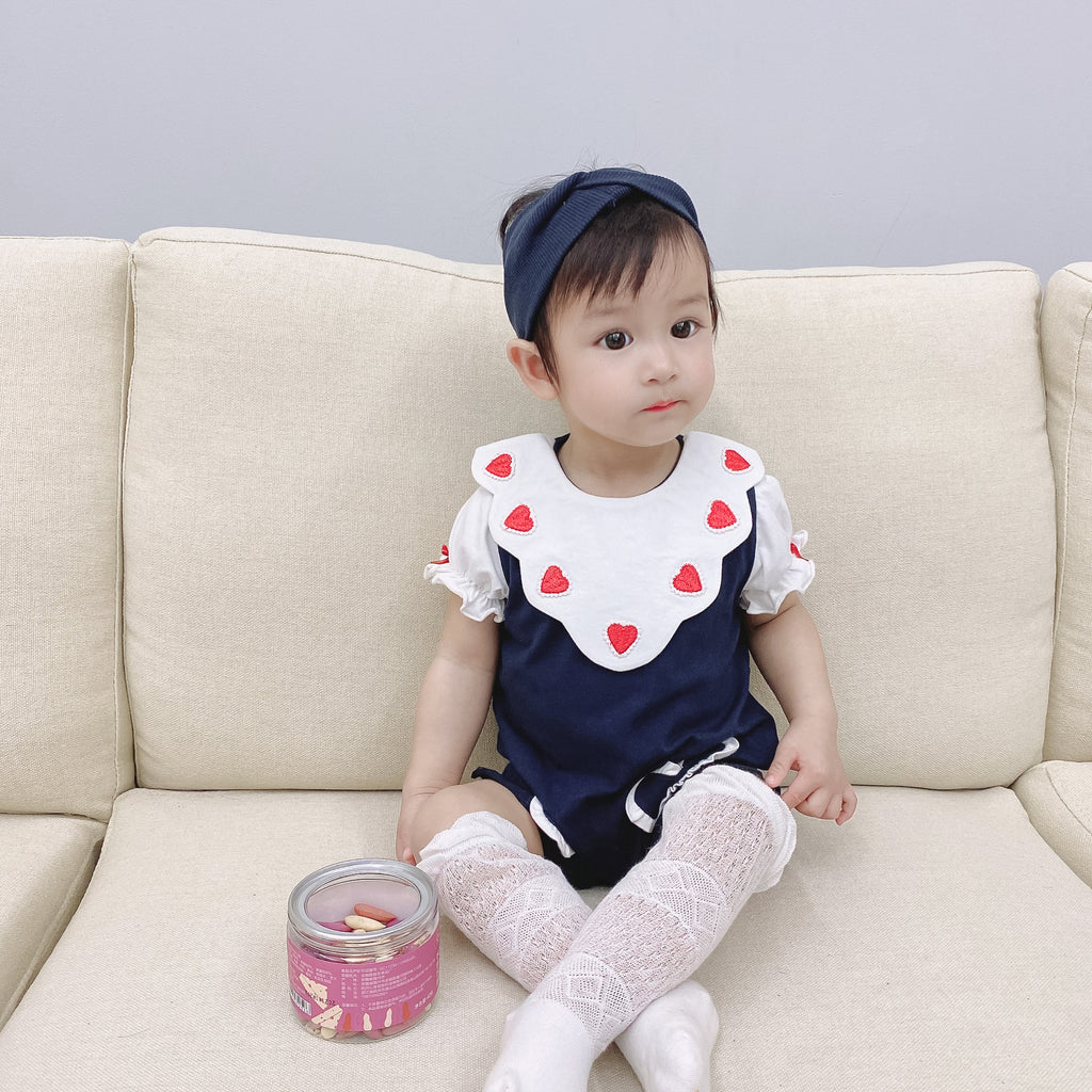 Short sleeved heart-shaped baby jumpsuit