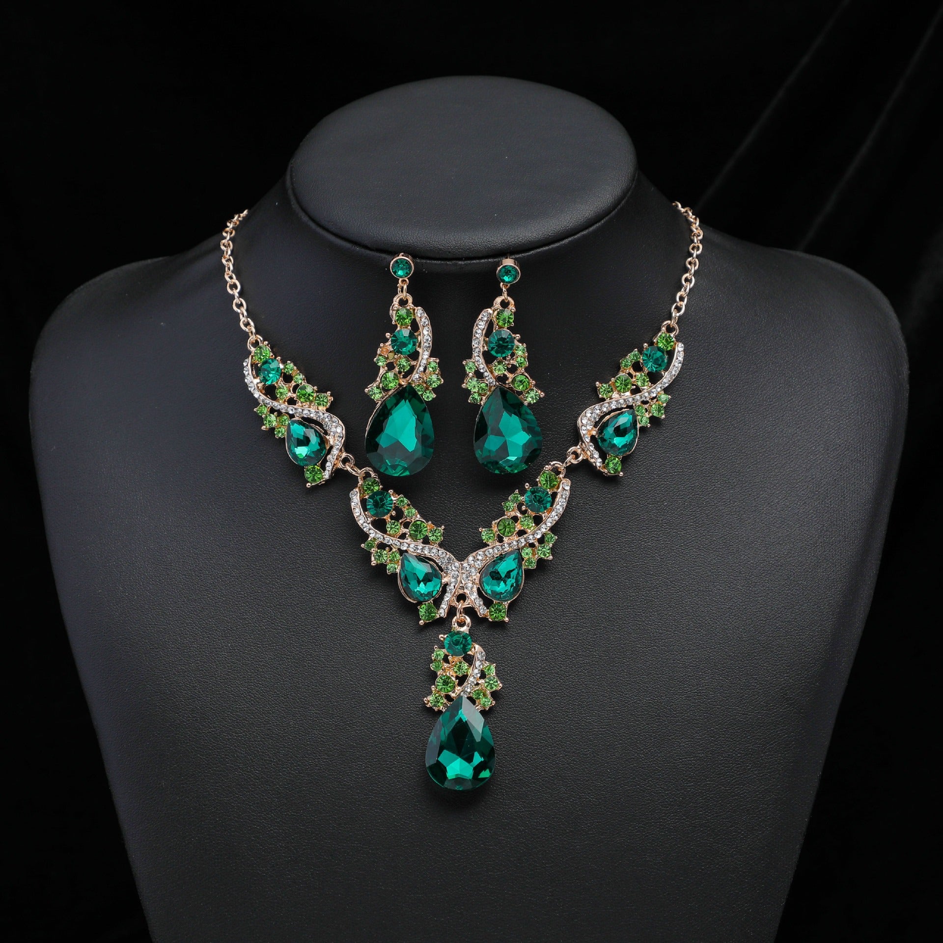 New Exaggerated Style Necklace Earrings Two Piece Set Vintage Alloy Electroplating