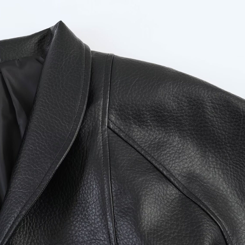 Commuting style with belt and leather jacket
