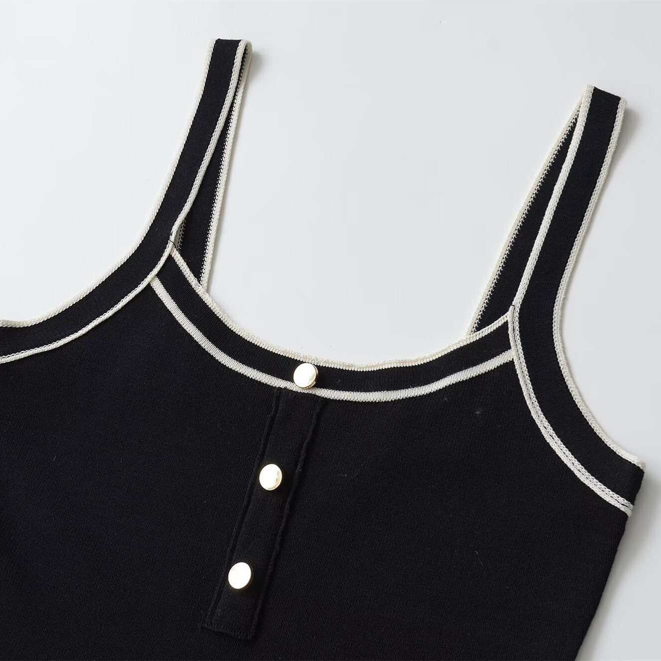 Spicy girl's contrasting color trimmed camisole top