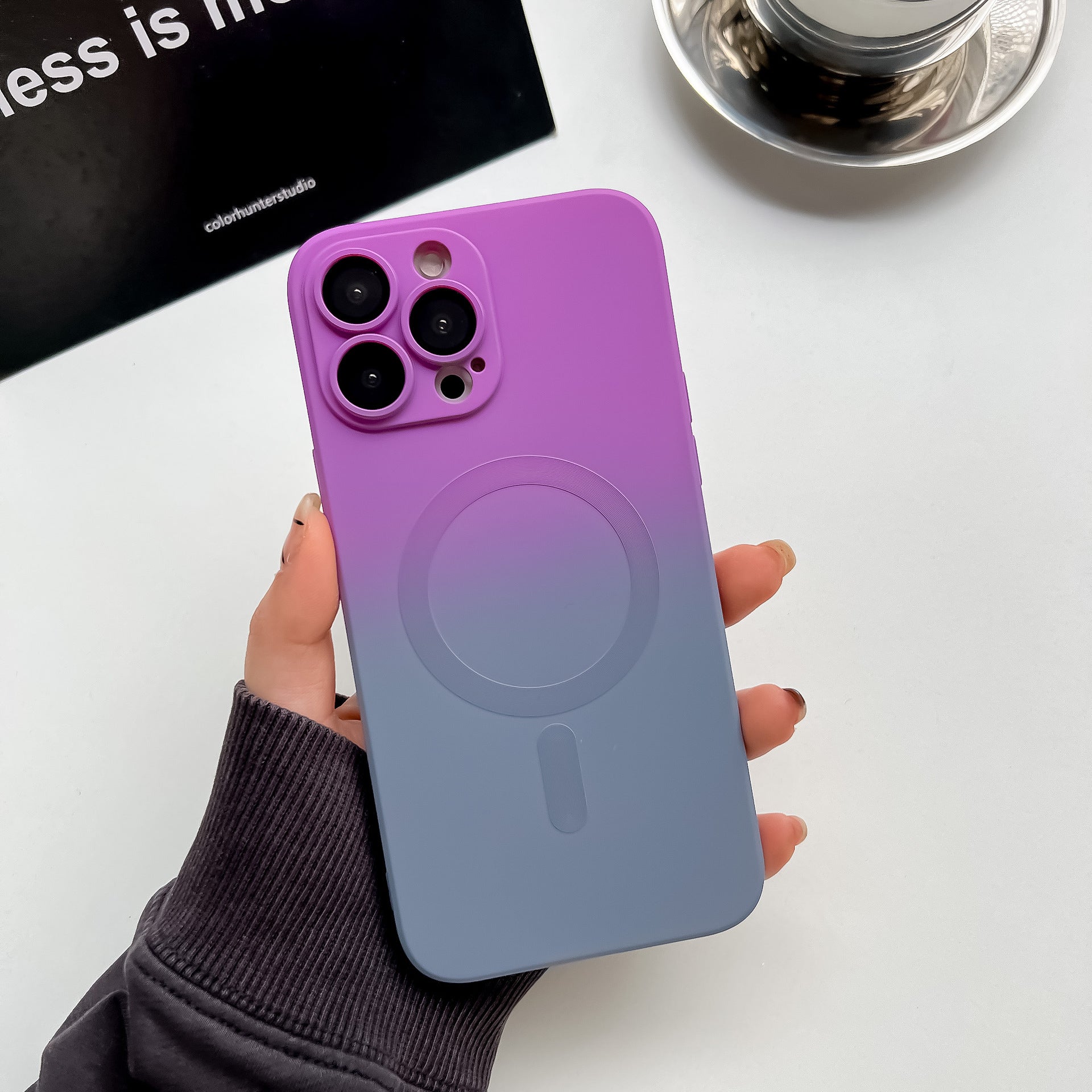 Two tone gradient liquid magnetic suction suitable for Apple 17 Promax phone case