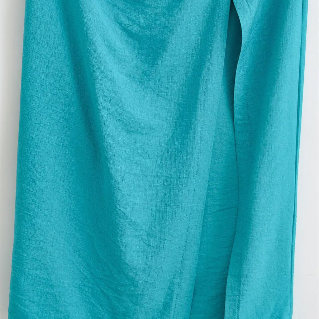Wrinkled gold-plated sleeveless dress with embellishments