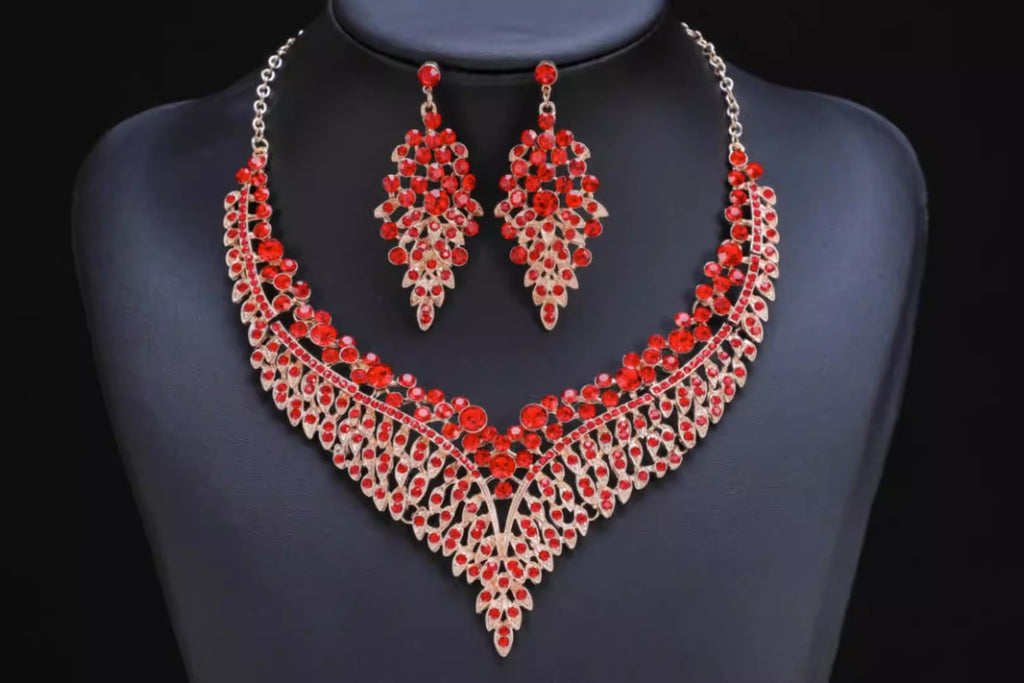 Alloy clavicle chain, palace style, retro and exaggerated style, crystal gemstone, short necklace, earring set, dinner party