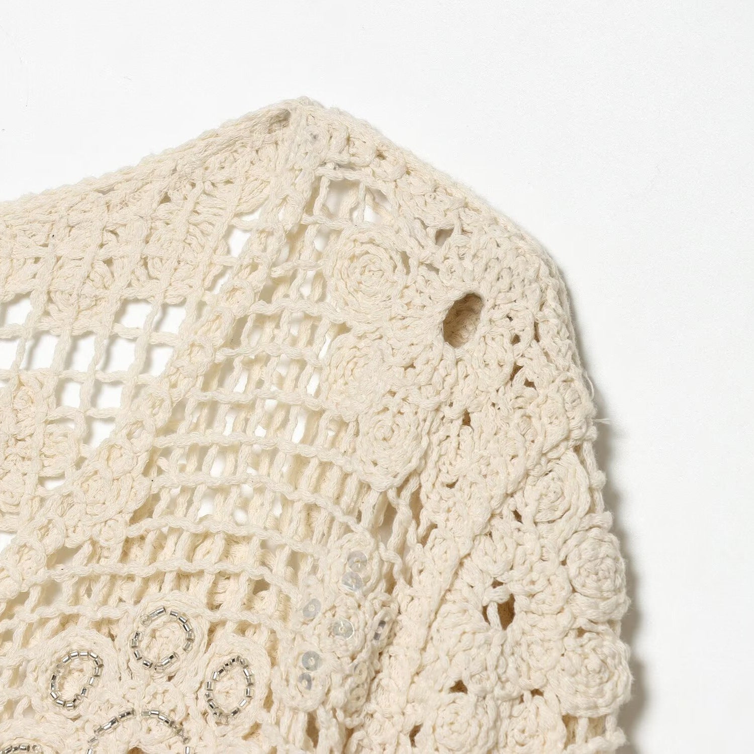 Elegant belt with diamond studded hollow out long sleeved knitted sweater